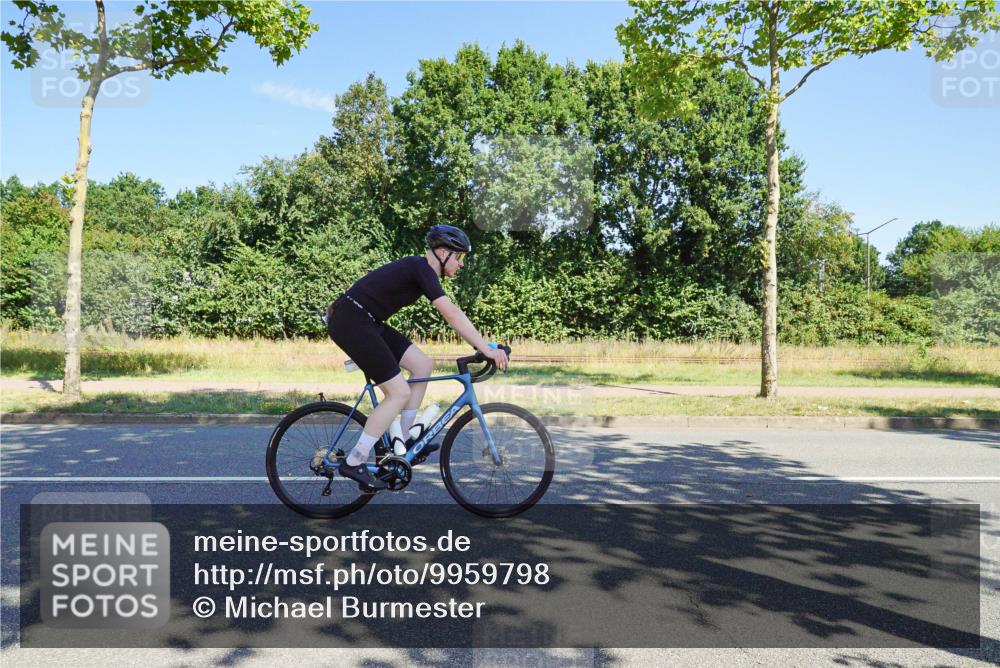 09.08.2026 - GEWOBA Citytriathlon Bremen Michael Burmester http://msf.ph/oto/9959798 09.08.2026 12:31:15 Radfahren 580, 589, 592, 645, 646, 685, 686, 710, 775, 793, 852, 909, 947, 1101, 1150 meine-sportfotos.de