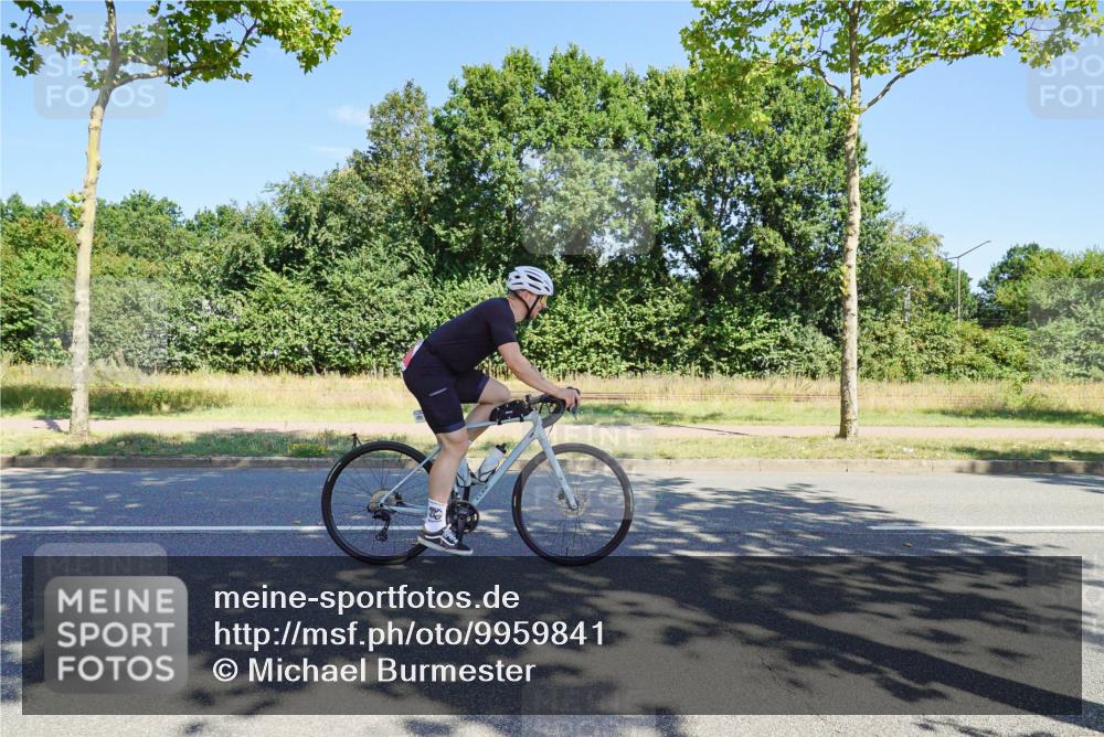 09.08.2026 - GEWOBA Citytriathlon Bremen Michael Burmester http://msf.ph/oto/9959841 09.08.2026 12:32:28 Radfahren 590, 594, 680, 765, 867, 874, 920, 1006 meine-sportfotos.de