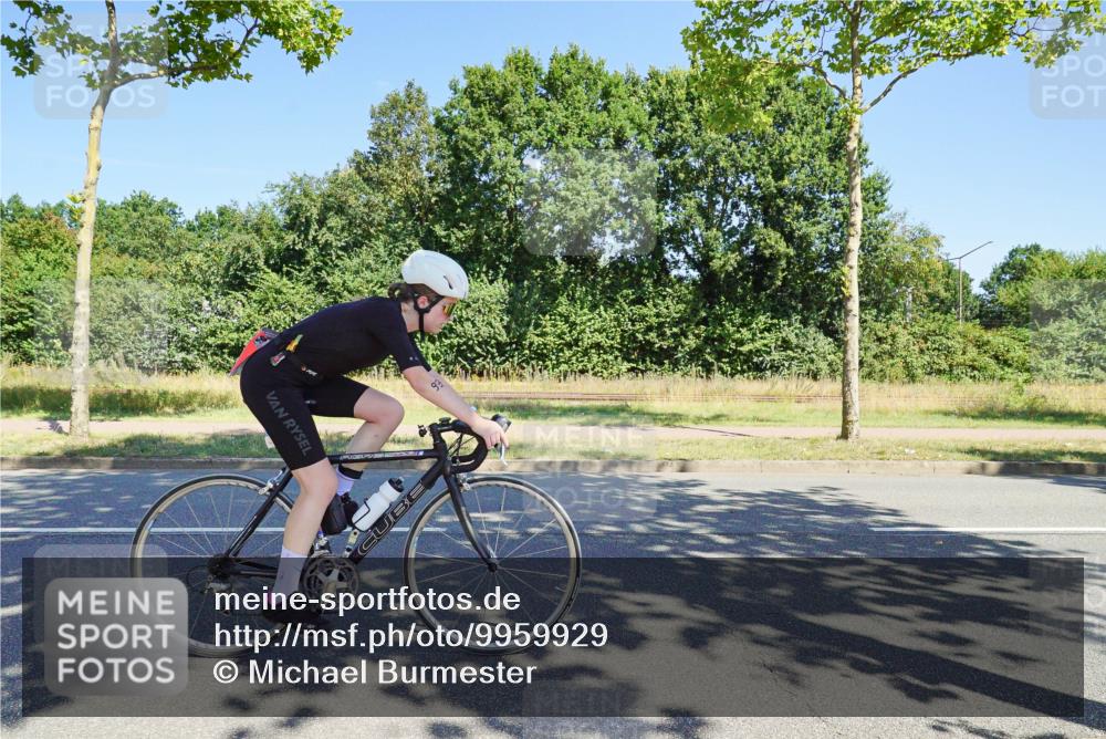 09.08.2026 - GEWOBA Citytriathlon Bremen Michael Burmester http://msf.ph/oto/9959929 09.08.2026 12:34:48 Radfahren 557, 628, 638, 726, 756, 757, 855, 939, 1145 meine-sportfotos.de