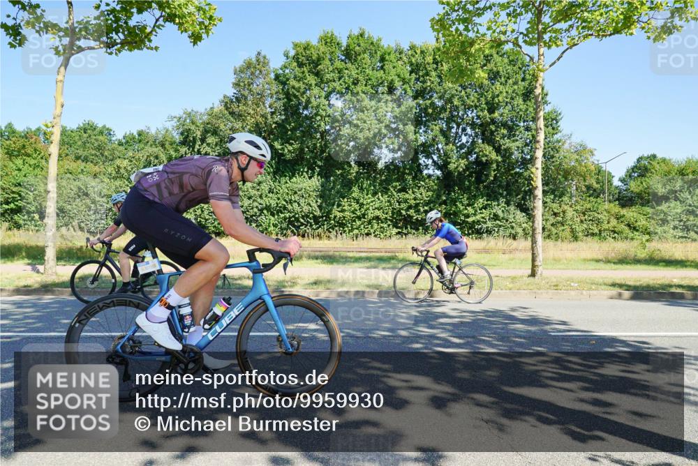 09.08.2026 - GEWOBA Citytriathlon Bremen Michael Burmester http://msf.ph/oto/9959930 09.08.2026 12:34:49 Radfahren 557, 628, 638, 756, 757, 855, 939, 1145 meine-sportfotos.de