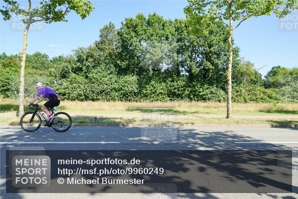 09.08.2026 - GEWOBA Citytriathlon Bremen Michael Burmester http://msf.ph/oto/9960249 09.08.2026 12:42:30 Radfahren 635, 768, 782, 870, 885, 966 meine-sportfotos.de