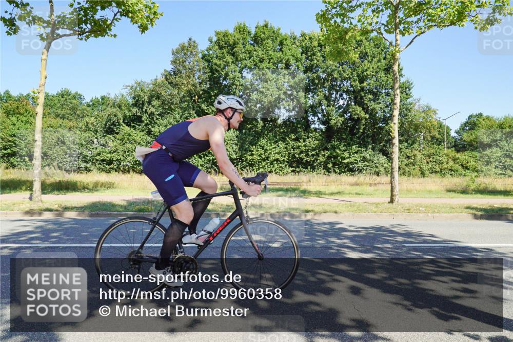 09.08.2026 - GEWOBA Citytriathlon Bremen Michael Burmester http://msf.ph/oto/9960358 09.08.2026 12:45:01 Radfahren 556, 607, 631, 666, 690, 729, 813, 831, 842, 843, 853, 862, 941, 985, 1117 meine-sportfotos.de