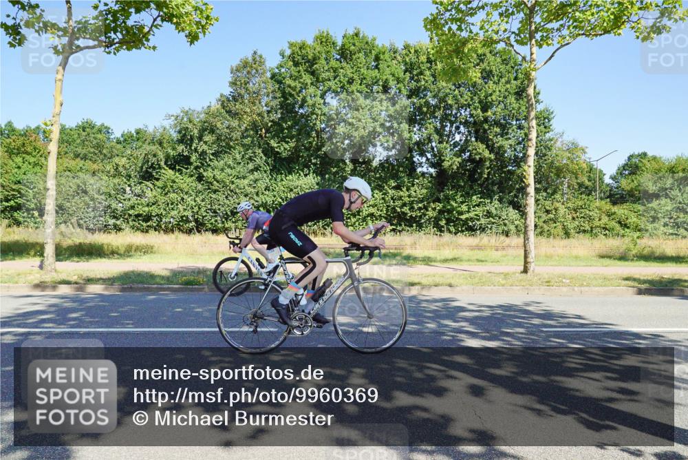 09.08.2026 - GEWOBA Citytriathlon Bremen Michael Burmester http://msf.ph/oto/9960369 09.08.2026 12:45:12 Radfahren 549, 556, 597, 607, 610, 631, 676, 690, 738, 843, 853, 862, 878, 997, 1128, 1157 meine-sportfotos.de