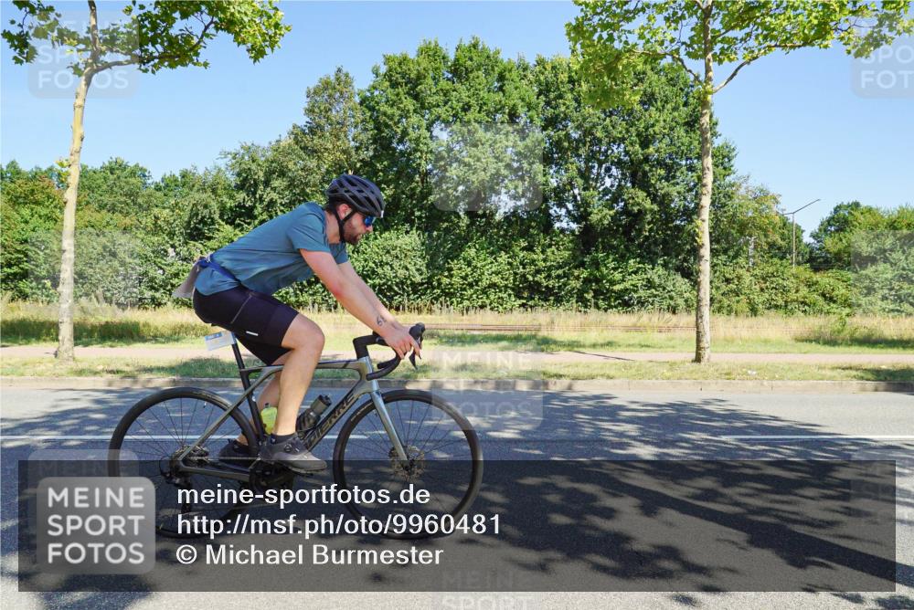 09.08.2026 - GEWOBA Citytriathlon Bremen Michael Burmester http://msf.ph/oto/9960481 09.08.2026 12:48:07 Radfahren 547, 563, 683, 688, 811, 883, 955, 1103, 1116 meine-sportfotos.de