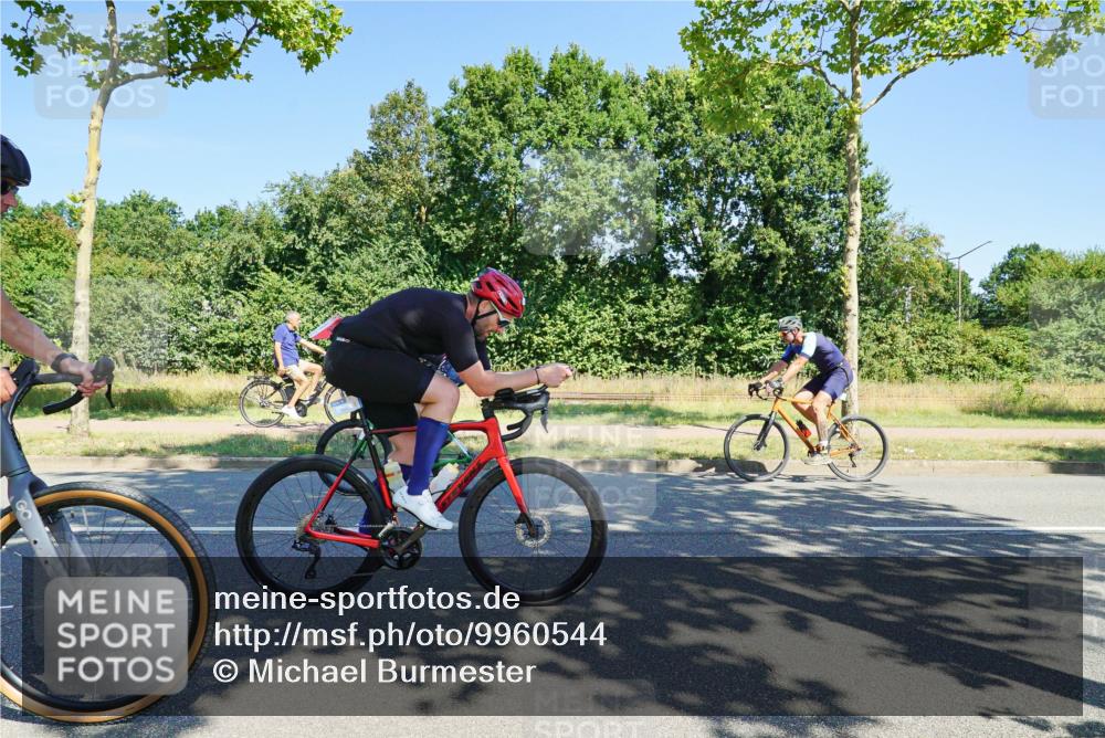 09.08.2026 - GEWOBA Citytriathlon Bremen Michael Burmester http://msf.ph/oto/9960544 09.08.2026 12:49:45 Radfahren 680, 710, 852, 874, 924, 946, 983, 1150 meine-sportfotos.de