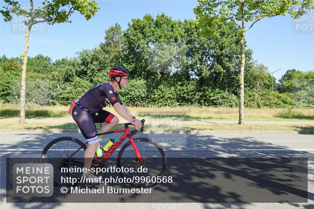 09.08.2026 - GEWOBA Citytriathlon Bremen Michael Burmester http://msf.ph/oto/9960568 09.08.2026 12:50:17 Radfahren 557, 589, 686, 875, 947, 964, 1145 meine-sportfotos.de