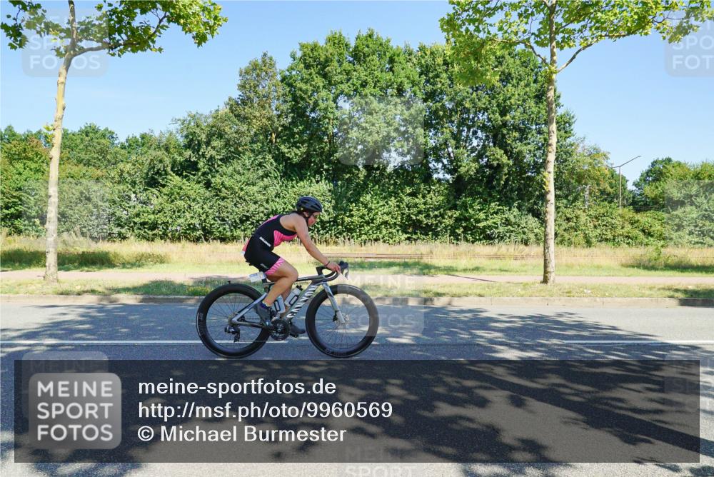 09.08.2026 - GEWOBA Citytriathlon Bremen Michael Burmester http://msf.ph/oto/9960569 09.08.2026 12:50:18 Radfahren 557, 589, 875, 947, 964, 1145 meine-sportfotos.de