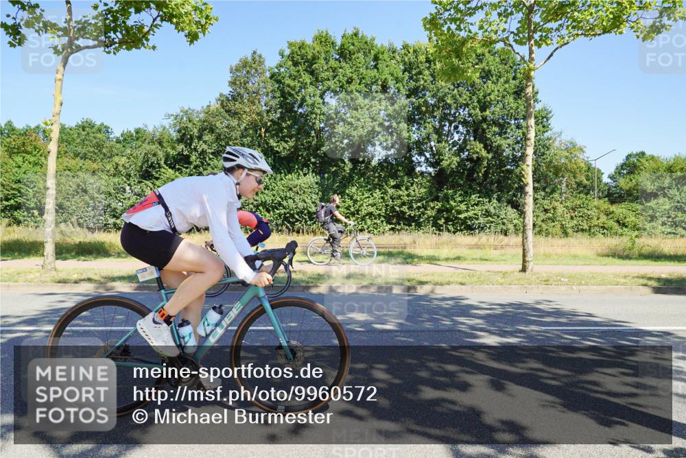 09.08.2026 - GEWOBA Citytriathlon Bremen Michael Burmester http://msf.ph/oto/9960572 09.08.2026 12:50:24 Radfahren 589, 947, 964, 1145 meine-sportfotos.de