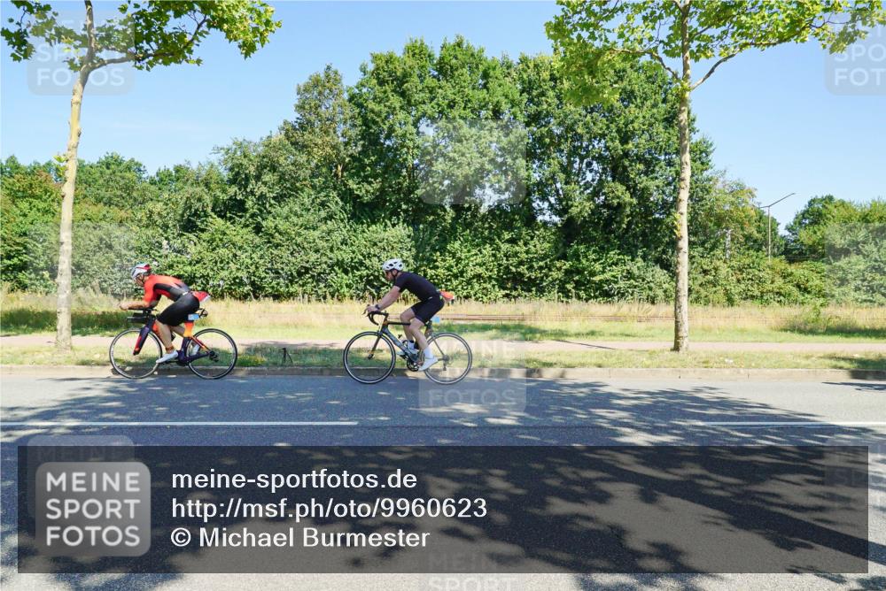 09.08.2026 - GEWOBA Citytriathlon Bremen Michael Burmester http://msf.ph/oto/9960623 09.08.2026 12:51:47 Radfahren 562, 595, 668, 787, 867, 877, 909, 914, 1013, 1143, 1155 meine-sportfotos.de