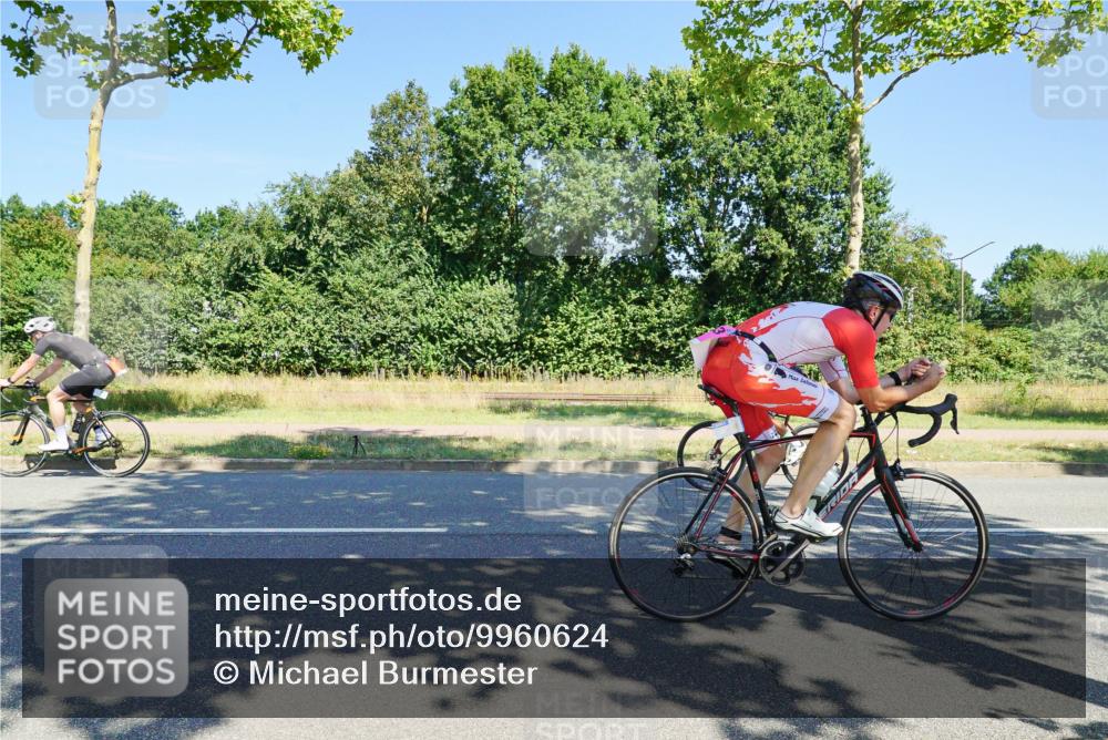 09.08.2026 - GEWOBA Citytriathlon Bremen Michael Burmester http://msf.ph/oto/9960624 09.08.2026 12:51:47 Radfahren 562, 595, 668, 787, 867, 877, 909, 914, 1013, 1143, 1155 meine-sportfotos.de