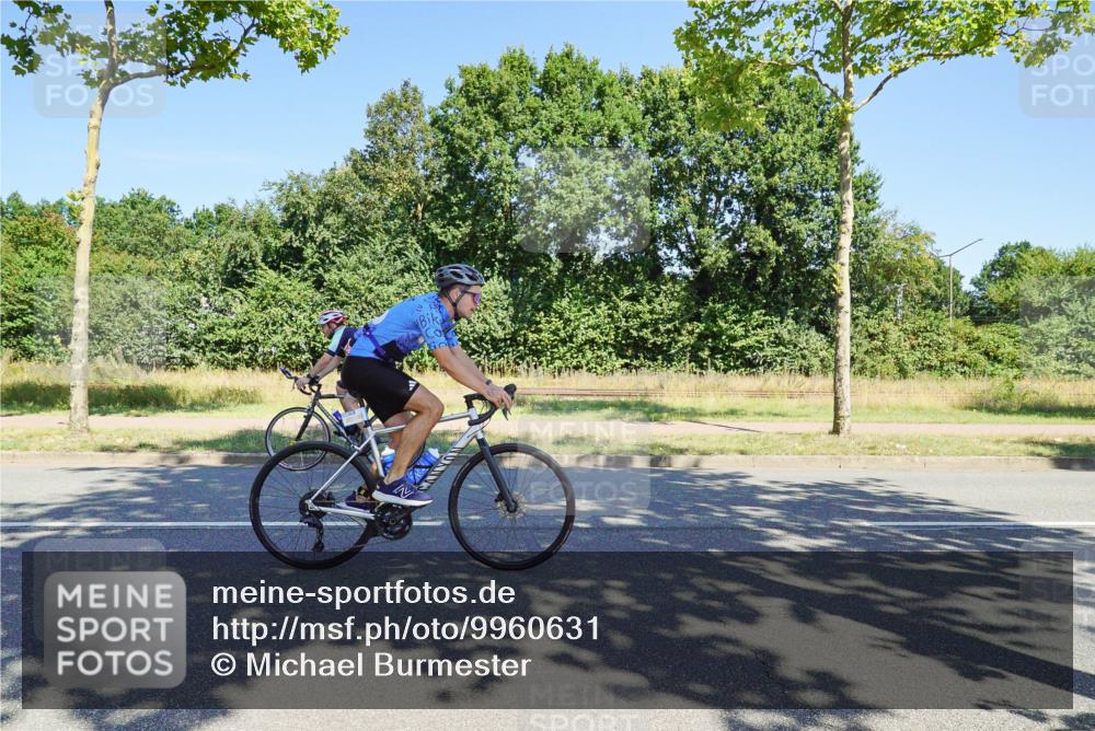 09.08.2026 - GEWOBA Citytriathlon Bremen Michael Burmester http://msf.ph/oto/9960631 09.08.2026 12:51:57 Radfahren 545, 582, 615, 820, 867, 990, 1013 meine-sportfotos.de