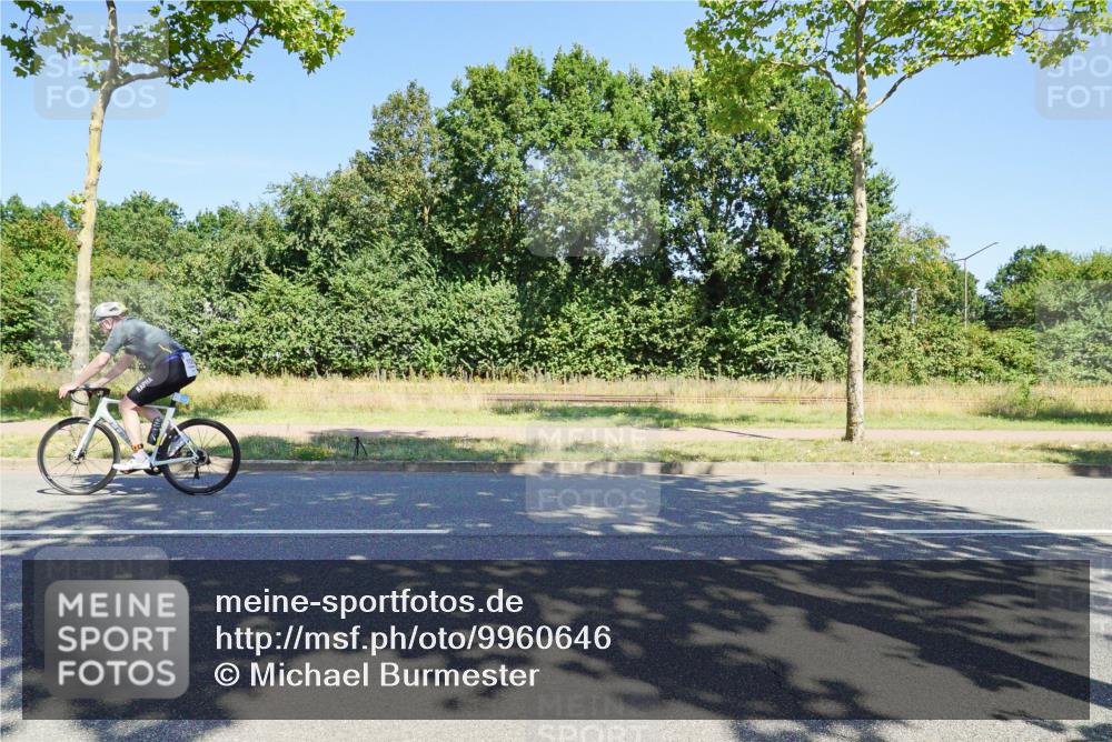 09.08.2026 - GEWOBA Citytriathlon Bremen Michael Burmester http://msf.ph/oto/9960646 09.08.2026 12:52:18 Radfahren 679, 682, 717, 750, 826, 979, 1130 meine-sportfotos.de
