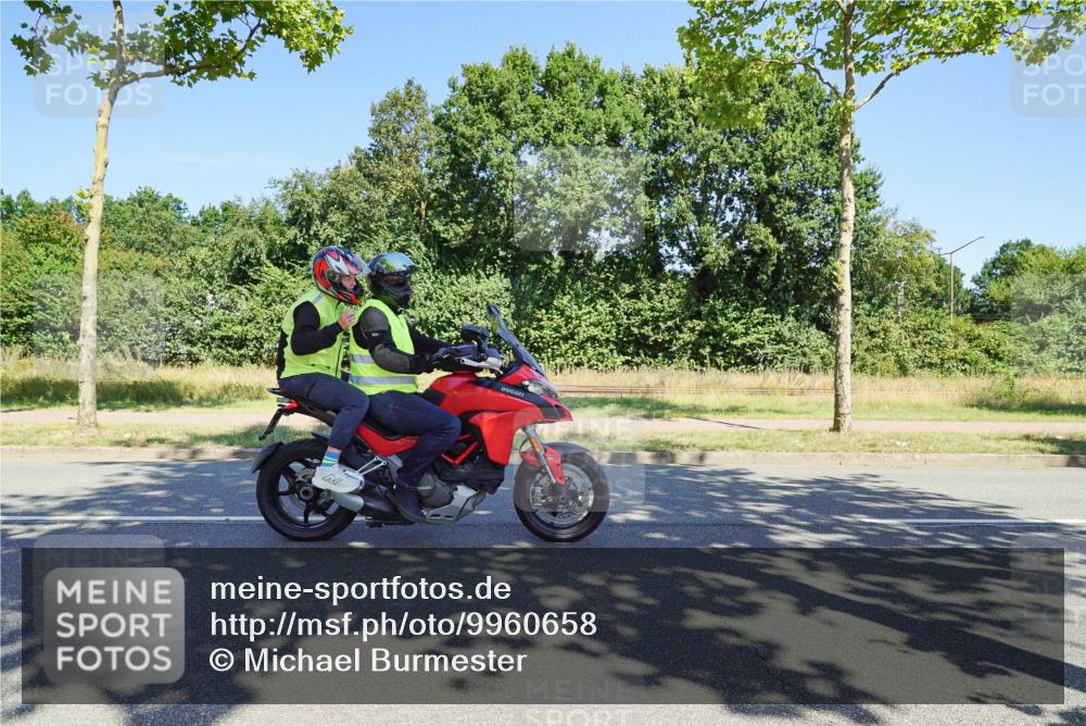 09.08.2026 - GEWOBA Citytriathlon Bremen Michael Burmester http://msf.ph/oto/9960658 09.08.2026 12:52:42 Radfahren 598, 611, 636, 655, 716, 726, 739, 778, 807, 1009 meine-sportfotos.de