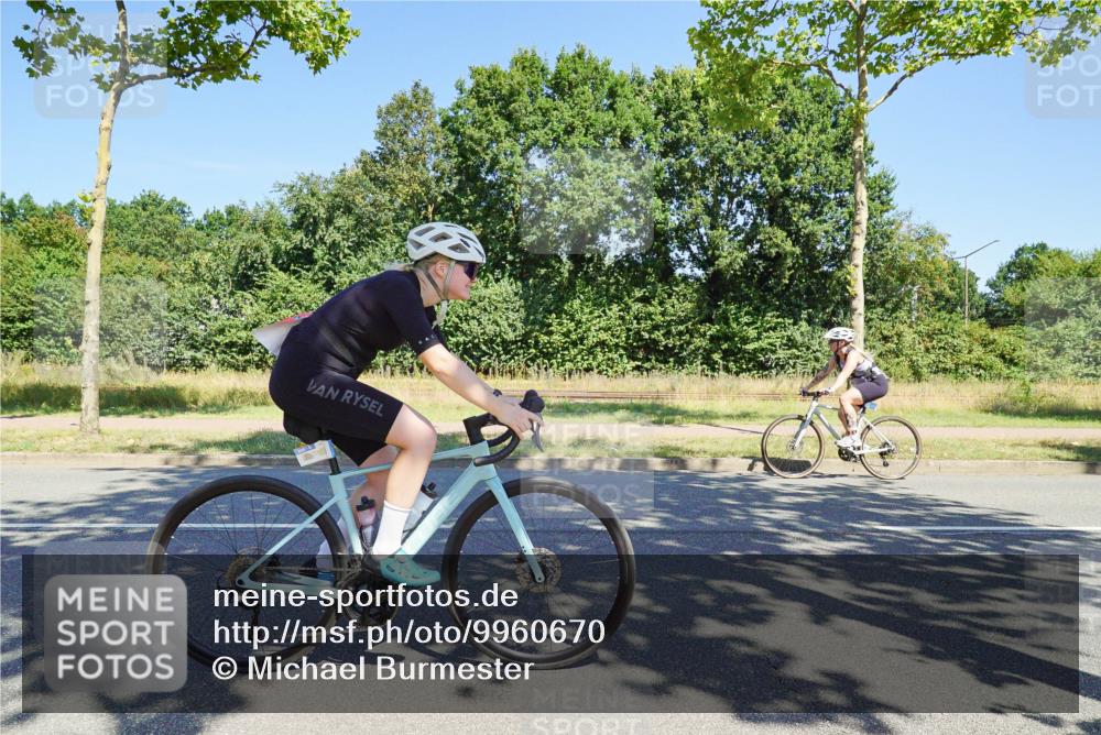 09.08.2026 - GEWOBA Citytriathlon Bremen Michael Burmester http://msf.ph/oto/9960670 09.08.2026 12:53:09 Radfahren 555, 600, 604, 748, 855, 920, 921, 1129 meine-sportfotos.de
