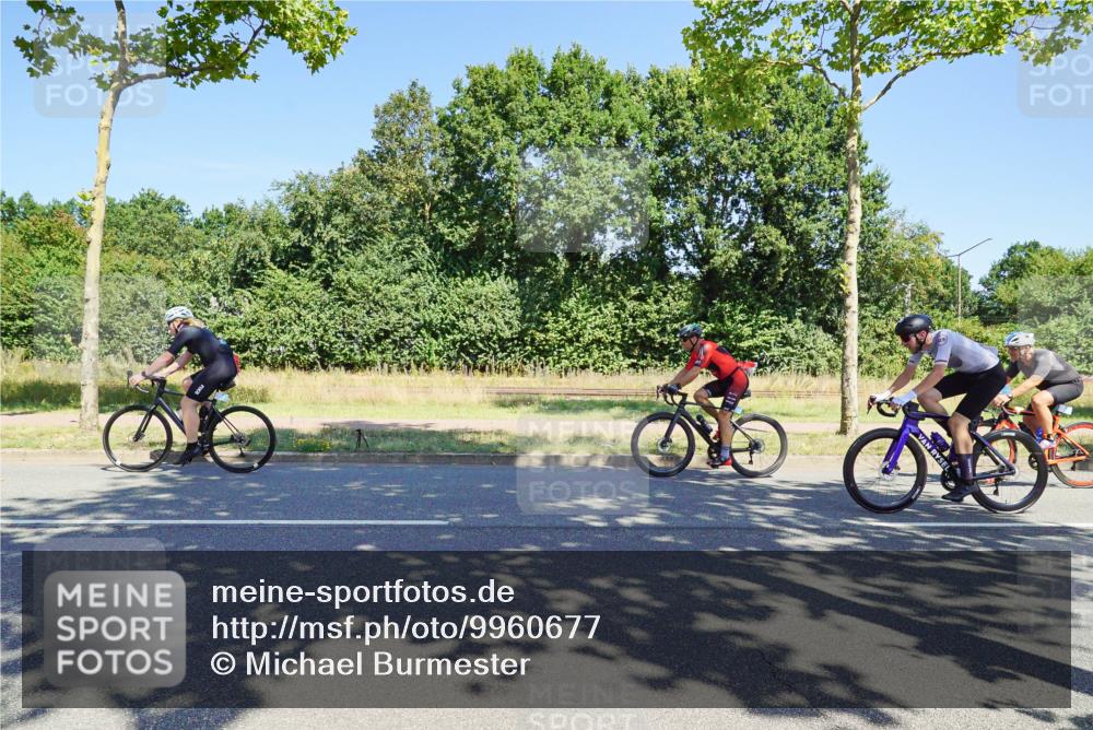 09.08.2026 - GEWOBA Citytriathlon Bremen Michael Burmester http://msf.ph/oto/9960677 09.08.2026 12:53:17 Radfahren 555, 600, 748, 855, 920, 1015, 1129 meine-sportfotos.de