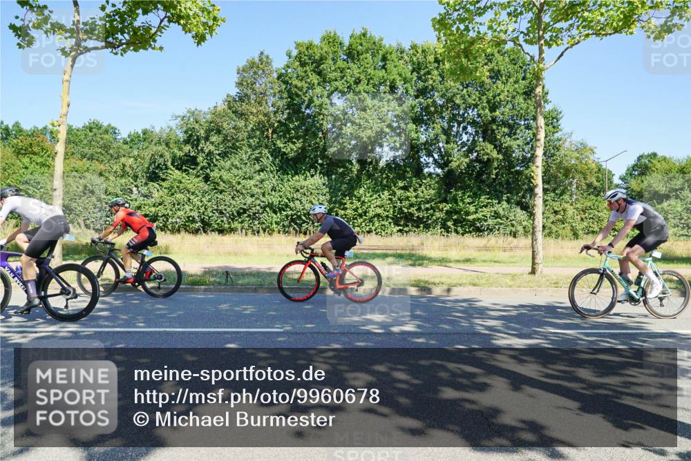 09.08.2026 - GEWOBA Citytriathlon Bremen Michael Burmester http://msf.ph/oto/9960678 09.08.2026 12:53:18 Radfahren 600, 748, 855, 920, 1015 meine-sportfotos.de