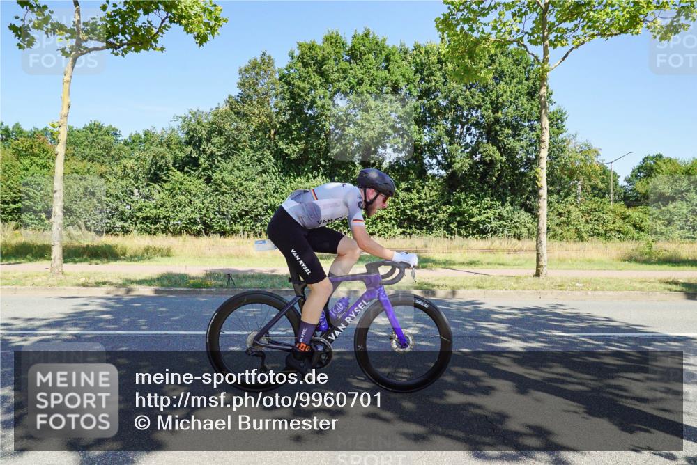 09.08.2026 - GEWOBA Citytriathlon Bremen Michael Burmester http://msf.ph/oto/9960701 09.08.2026 12:53:58 Radfahren 572, 678, 728, 758, 869, 901, 939, 981, 1101, 1119, 1124, 1138 meine-sportfotos.de