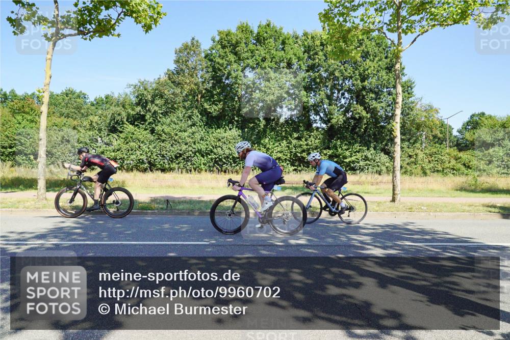 09.08.2026 - GEWOBA Citytriathlon Bremen Michael Burmester http://msf.ph/oto/9960702 09.08.2026 12:53:59 Radfahren 552, 572, 678, 728, 758, 846, 869, 901, 939, 981, 1101, 1119, 1124, 1138 meine-sportfotos.de
