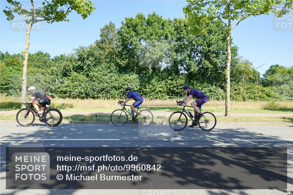 09.08.2026 - GEWOBA Citytriathlon Bremen Michael Burmester http://msf.ph/oto/9960842 09.08.2026 12:57:12 Radfahren 586, 637, 696, 766, 806, 838, 844, 886, 896, 972, 1109 meine-sportfotos.de