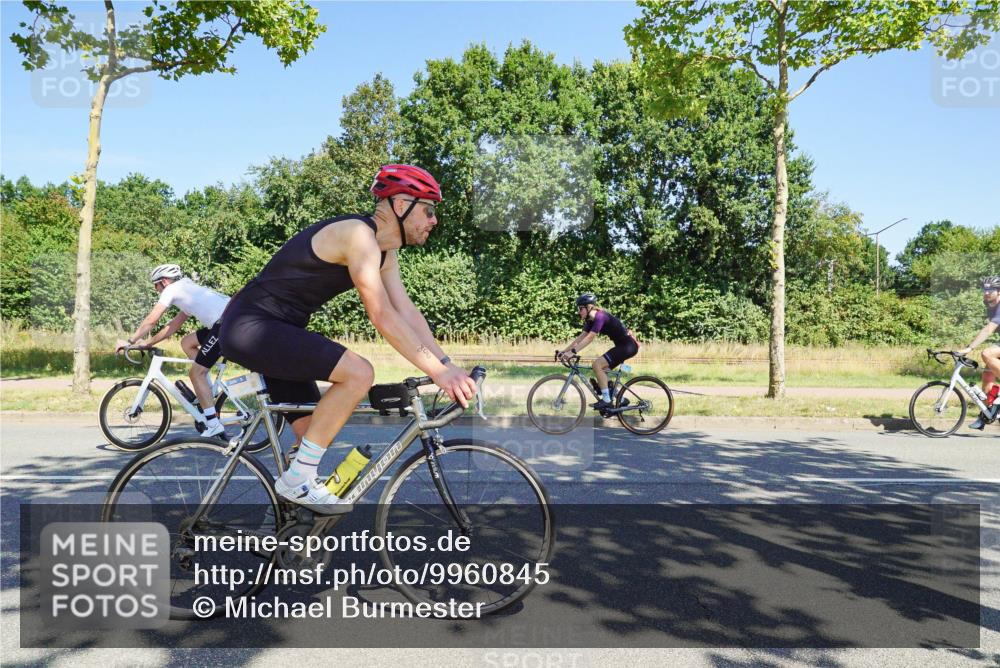 09.08.2026 - GEWOBA Citytriathlon Bremen Michael Burmester http://msf.ph/oto/9960845 09.08.2026 12:57:14 Radfahren 586, 637, 696, 766, 806, 838, 844, 886, 896, 972, 1109 meine-sportfotos.de