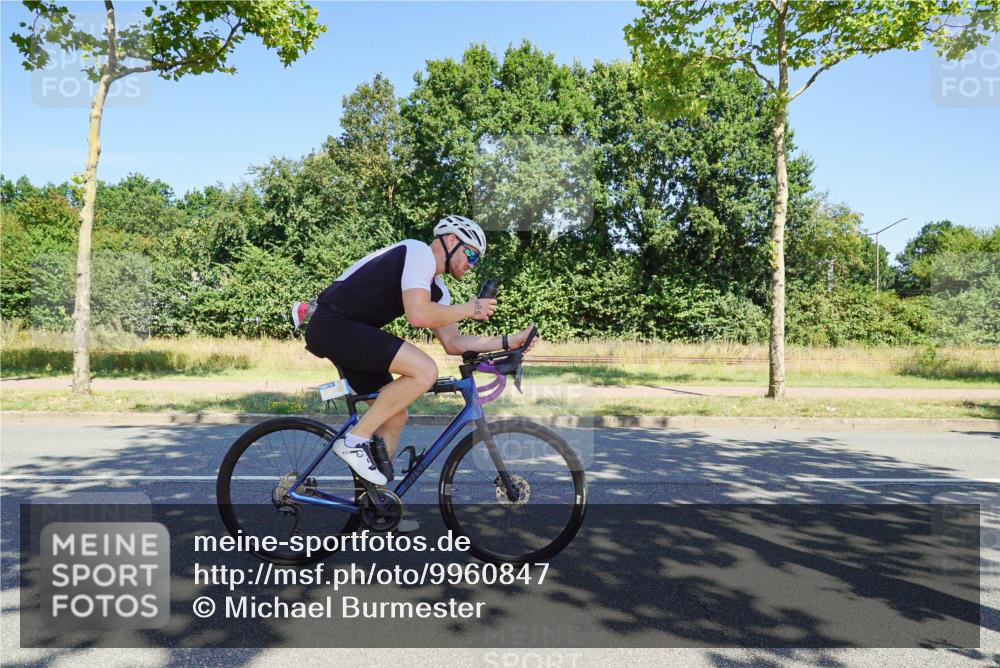 09.08.2026 - GEWOBA Citytriathlon Bremen Michael Burmester http://msf.ph/oto/9960847 09.08.2026 12:57:16 Radfahren 586, 696, 766, 806, 838, 844, 886, 896, 972, 1109 meine-sportfotos.de