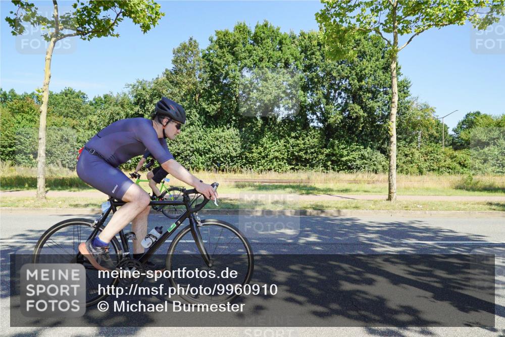 09.08.2026 - GEWOBA Citytriathlon Bremen Michael Burmester http://msf.ph/oto/9960910 09.08.2026 12:59:11 Radfahren 588, 656, 672, 732, 1115 meine-sportfotos.de