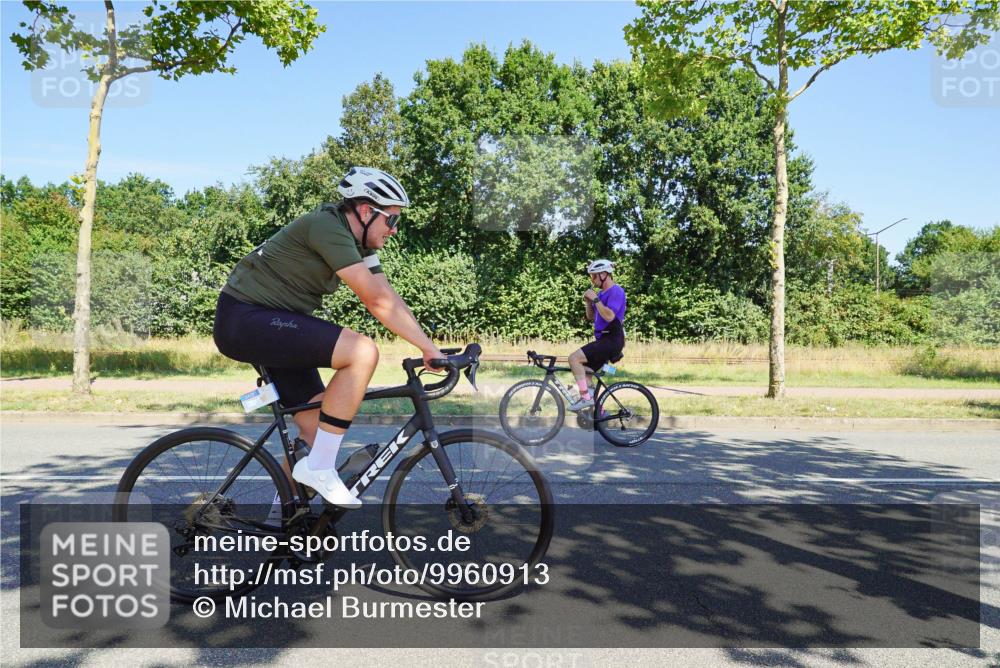 09.08.2026 - GEWOBA Citytriathlon Bremen Michael Burmester http://msf.ph/oto/9960913 09.08.2026 12:59:19 Radfahren 588, 656, 672, 693, 732, 805, 1115 meine-sportfotos.de