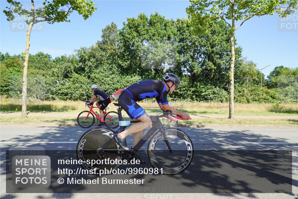 09.08.2026 - GEWOBA Citytriathlon Bremen Michael Burmester http://msf.ph/oto/9960981 09.08.2026 13:00:50 Radfahren 870, 933, 940, 989, 1004, 1104, 1107 meine-sportfotos.de