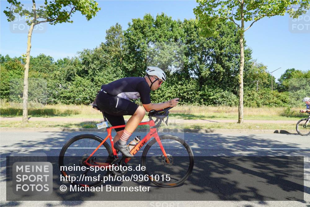 09.08.2026 - GEWOBA Citytriathlon Bremen Michael Burmester http://msf.ph/oto/9961015 09.08.2026 13:01:38 Radfahren 587, 631, 669, 690, 729, 746, 775, 859, 862, 878, 991, 1014, 1120 meine-sportfotos.de