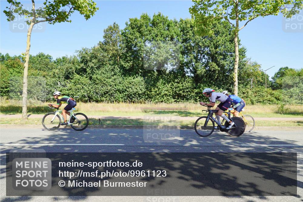09.08.2026 - GEWOBA Citytriathlon Bremen Michael Burmester http://msf.ph/oto/9961123 09.08.2026 13:04:09 Radfahren 662, 842, 853, 883, 955, 996, 1001, 1108 meine-sportfotos.de