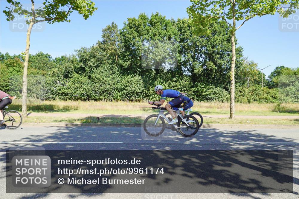 09.08.2026 - GEWOBA Citytriathlon Bremen Michael Burmester http://msf.ph/oto/9961174 09.08.2026 13:05:49 Radfahren 561, 593, 618, 913, 958, 1116, 1145 meine-sportfotos.de
