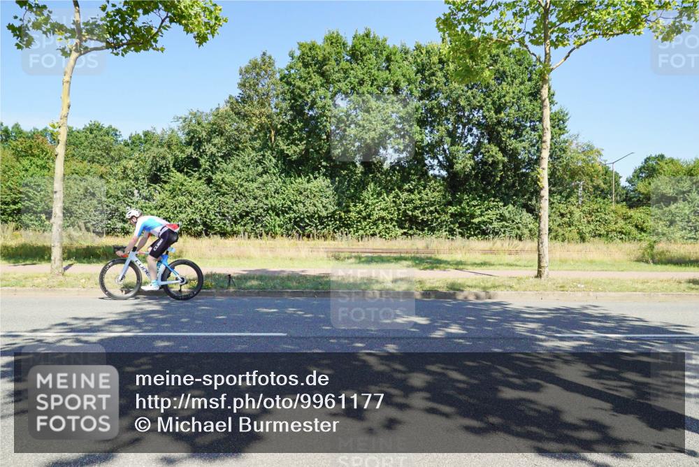 09.08.2026 - GEWOBA Citytriathlon Bremen Michael Burmester http://msf.ph/oto/9961177 09.08.2026 13:05:52 Radfahren 561, 593, 618, 913, 958, 1116, 1145 meine-sportfotos.de