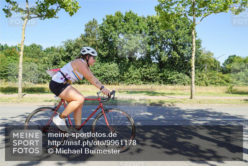 09.08.2026 - GEWOBA Citytriathlon Bremen Michael Burmester http://msf.ph/oto/9961178 09.08.2026 13:05:52 Radfahren 561, 593, 618, 913, 958, 1116, 1145 meine-sportfotos.de