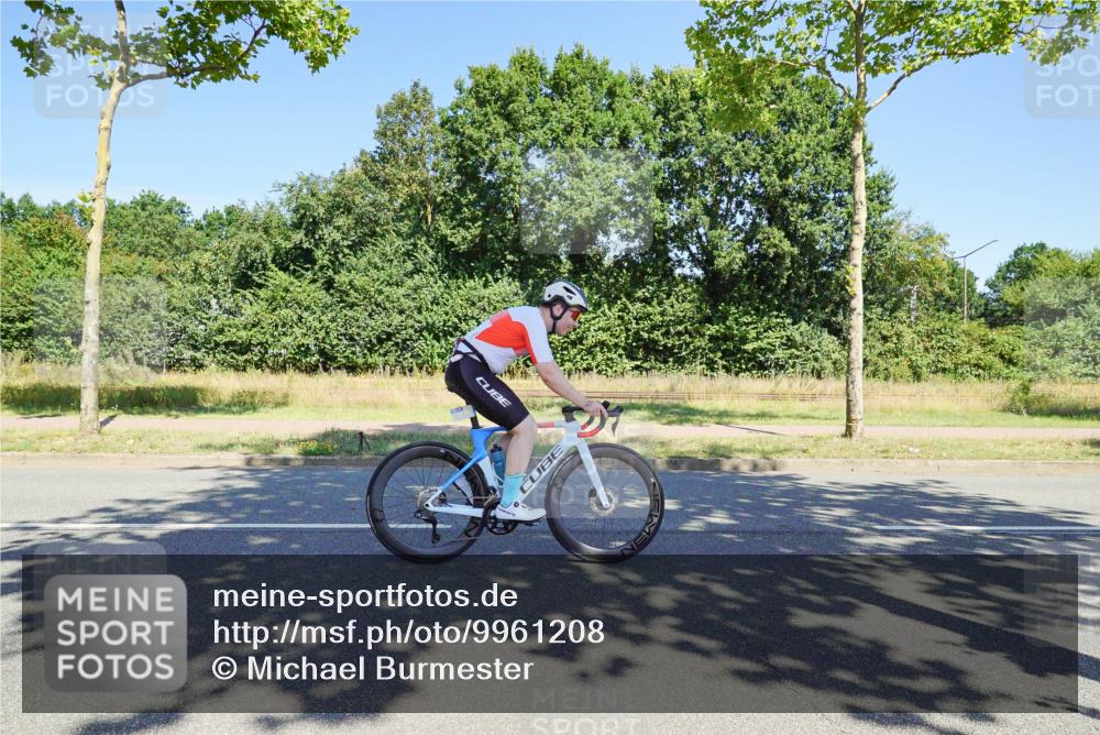 09.08.2026 - GEWOBA Citytriathlon Bremen Michael Burmester http://msf.ph/oto/9961208 09.08.2026 13:06:42 Radfahren 544, 554, 624, 644, 811, 824, 874, 882, 987 meine-sportfotos.de