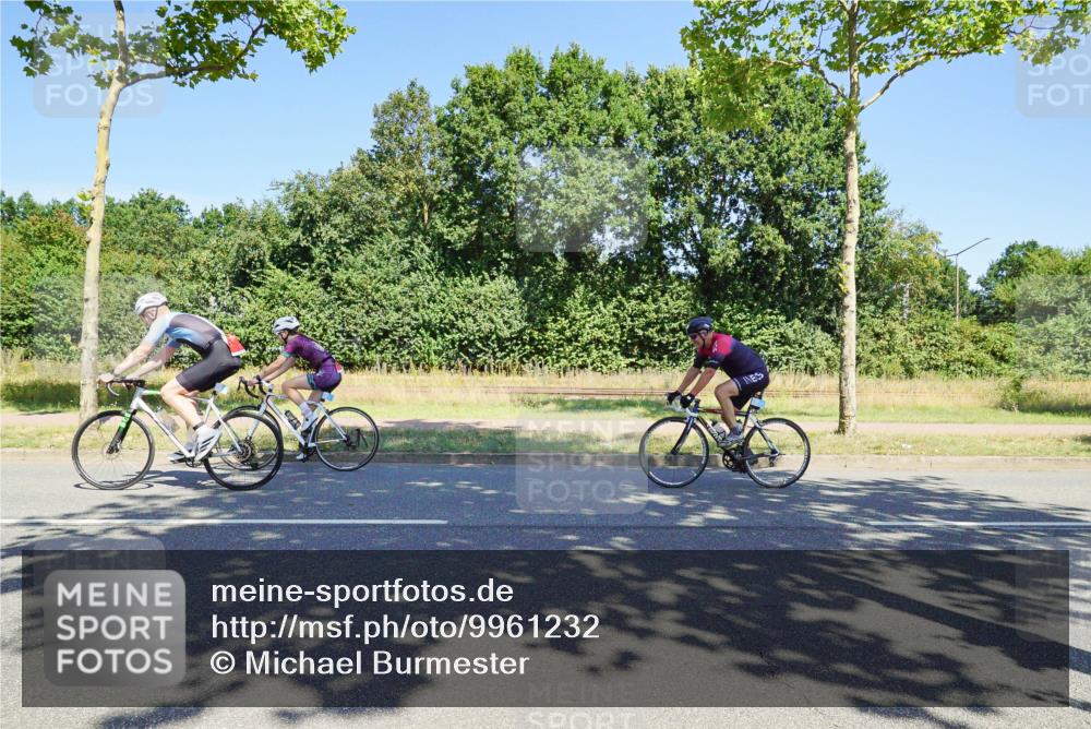 09.08.2026 - GEWOBA Citytriathlon Bremen Michael Burmester http://msf.ph/oto/9961232 09.08.2026 13:07:39 Radfahren 875, 1149, 1158 meine-sportfotos.de