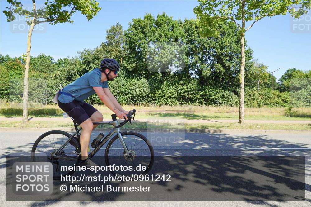 09.08.2026 - GEWOBA Citytriathlon Bremen Michael Burmester http://msf.ph/oto/9961242 09.08.2026 13:07:59 Radfahren 590, 648, 688, 932, 1150 meine-sportfotos.de