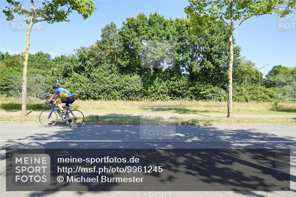 09.08.2026 - GEWOBA Citytriathlon Bremen Michael Burmester http://msf.ph/oto/9961245 09.08.2026 13:08:12 Radfahren 688, 710, 899, 979, 1150 meine-sportfotos.de