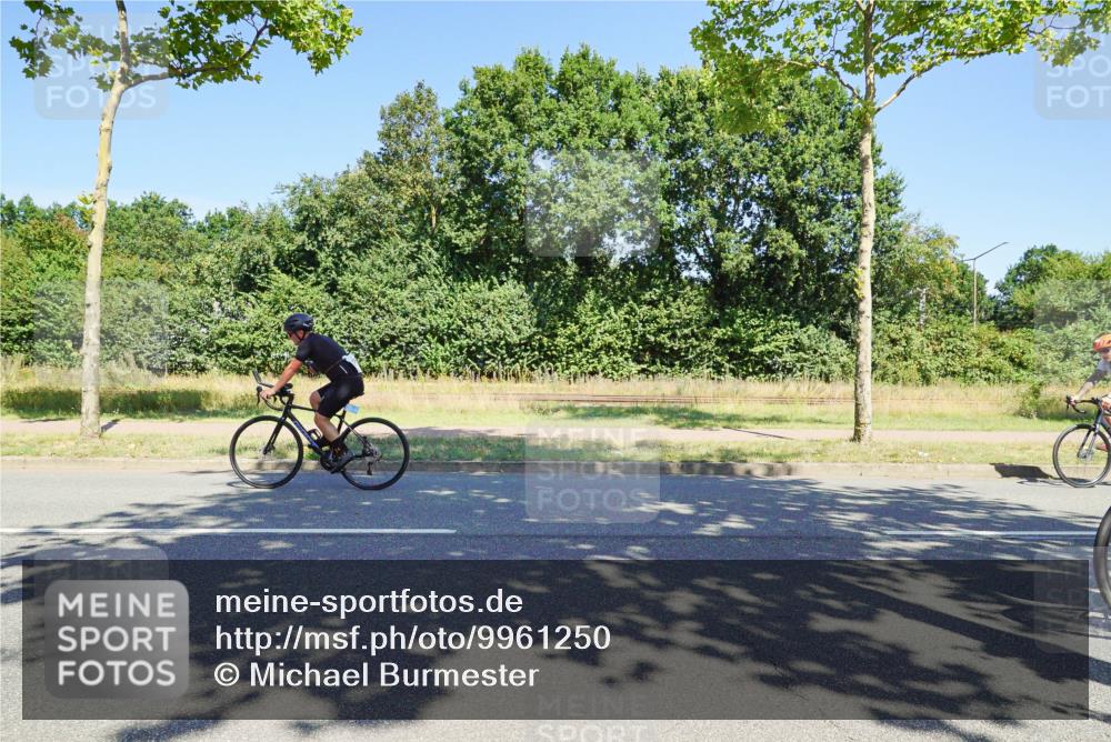 09.08.2026 - GEWOBA Citytriathlon Bremen Michael Burmester http://msf.ph/oto/9961250 09.08.2026 13:08:22 Radfahren 710, 730, 879, 899, 979, 1137 meine-sportfotos.de