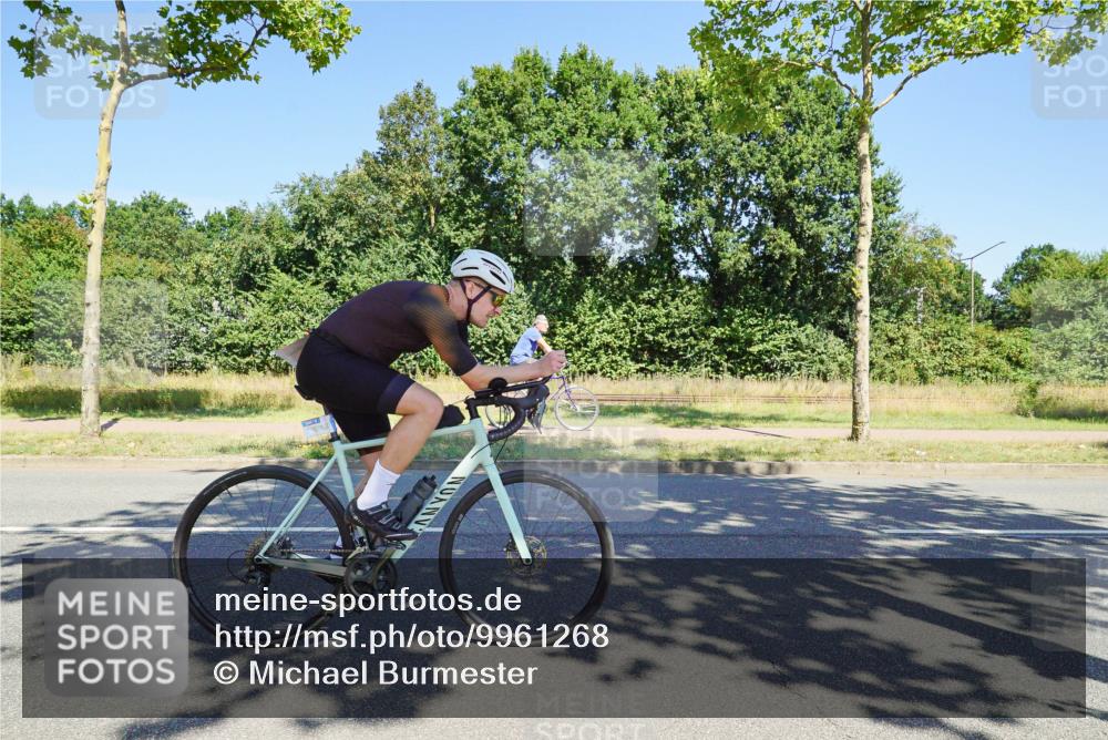 09.08.2026 - GEWOBA Citytriathlon Bremen Michael Burmester http://msf.ph/oto/9961268 09.08.2026 13:08:52 Radfahren 594, 605, 641, 686, 756, 852 meine-sportfotos.de