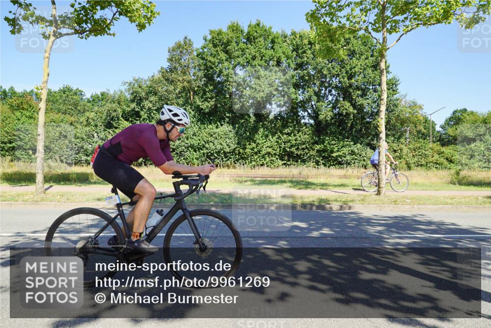 09.08.2026 - GEWOBA Citytriathlon Bremen Michael Burmester http://msf.ph/oto/9961269 09.08.2026 13:08:53 Radfahren 594, 605, 641, 686, 852, 1133 meine-sportfotos.de
