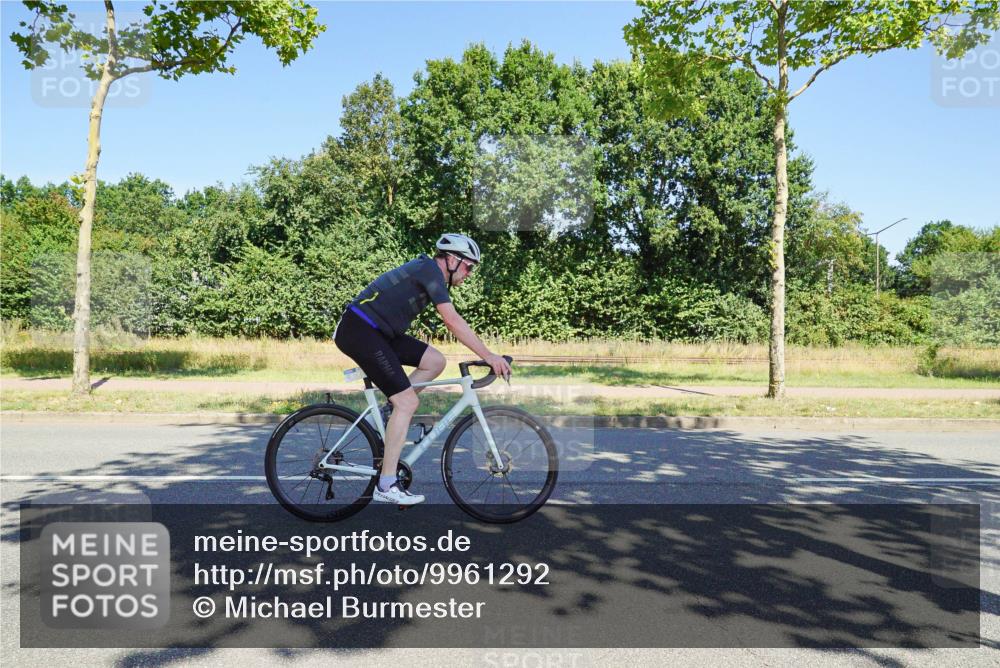 09.08.2026 - GEWOBA Citytriathlon Bremen Michael Burmester http://msf.ph/oto/9961292 09.08.2026 13:09:39 Radfahren 585, 877, 905, 914, 946, 947, 963, 999, 1009, 1129, 1141 meine-sportfotos.de