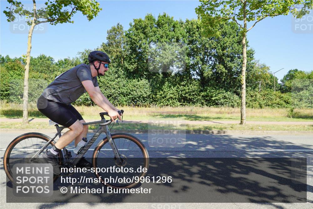 09.08.2026 - GEWOBA Citytriathlon Bremen Michael Burmester http://msf.ph/oto/9961296 09.08.2026 13:09:48 Radfahren 739, 822, 877, 880, 914, 947, 963, 1009, 1013, 1129, 1141 meine-sportfotos.de