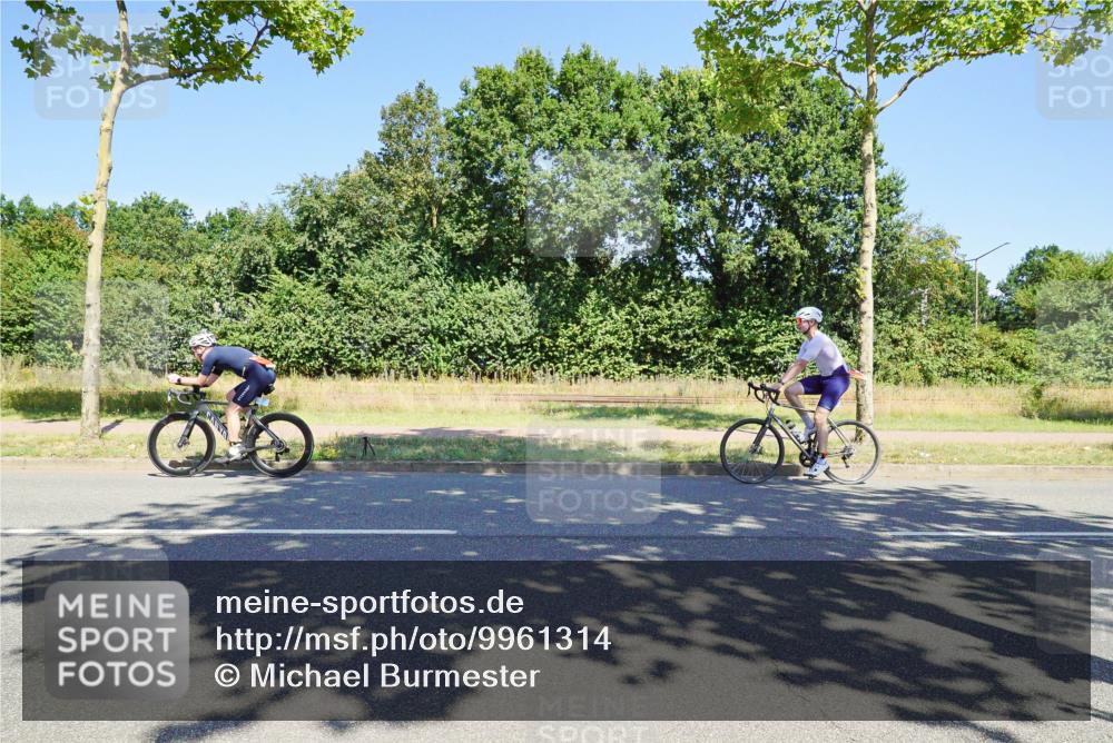 09.08.2026 - GEWOBA Citytriathlon Bremen Michael Burmester http://msf.ph/oto/9961314 09.08.2026 13:10:16 Radfahren 545, 778, 807, 1130 meine-sportfotos.de