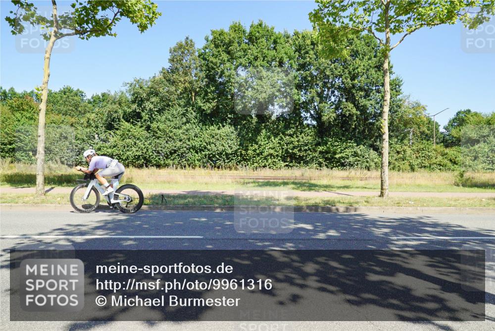 09.08.2026 - GEWOBA Citytriathlon Bremen Michael Burmester http://msf.ph/oto/9961316 09.08.2026 13:10:19 Radfahren 545, 748, 807, 1130 meine-sportfotos.de