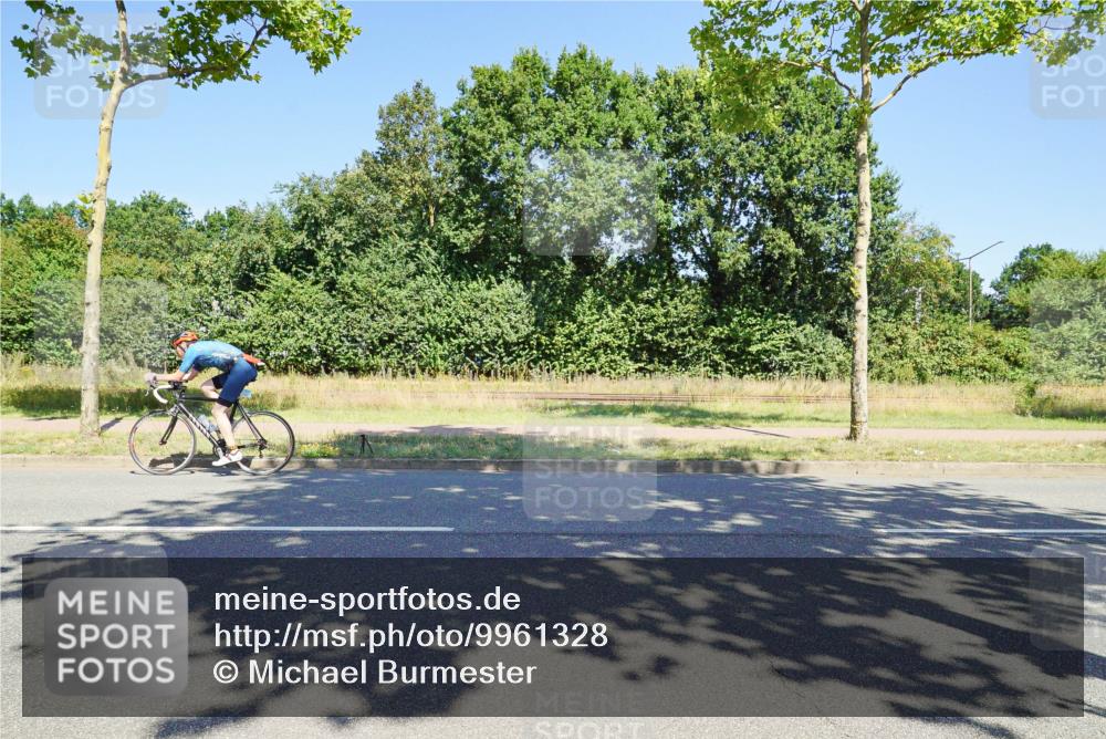 09.08.2026 - GEWOBA Citytriathlon Bremen Michael Burmester http://msf.ph/oto/9961328 09.08.2026 13:10:42 Radfahren 598, 716, 717, 823, 967 meine-sportfotos.de