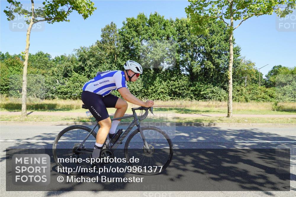 09.08.2026 - GEWOBA Citytriathlon Bremen Michael Burmester http://msf.ph/oto/9961377 09.08.2026 13:11:48 Radfahren 582, 609, 726, 855, 867, 990, 1119 meine-sportfotos.de