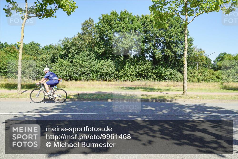 09.08.2026 - GEWOBA Citytriathlon Bremen Michael Burmester http://msf.ph/oto/9961468 09.08.2026 13:15:09 Radfahren 565, 653, 762, 948, 1017, 1126, 1136 meine-sportfotos.de