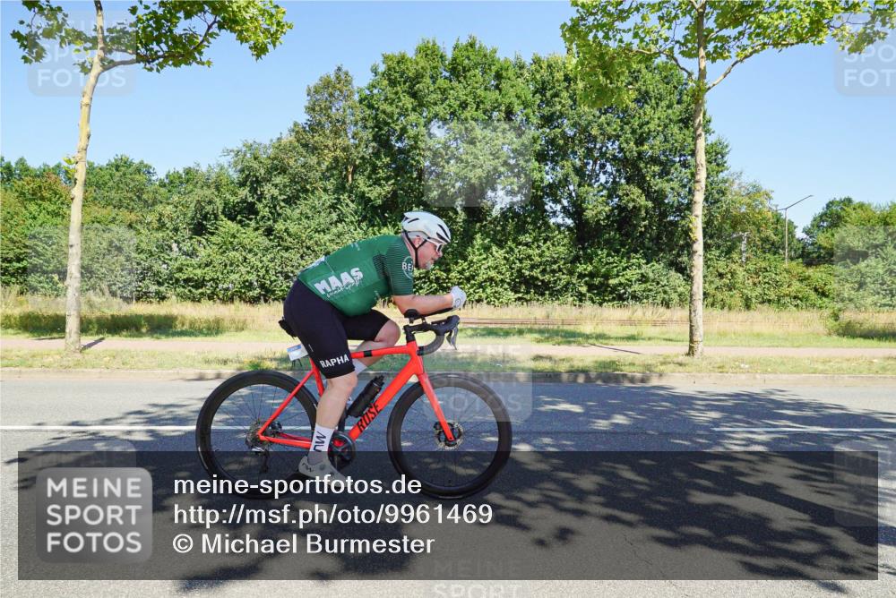 09.08.2026 - GEWOBA Citytriathlon Bremen Michael Burmester http://msf.ph/oto/9961469 09.08.2026 13:15:10 Radfahren 565, 653, 762, 948, 1017, 1126, 1136 meine-sportfotos.de