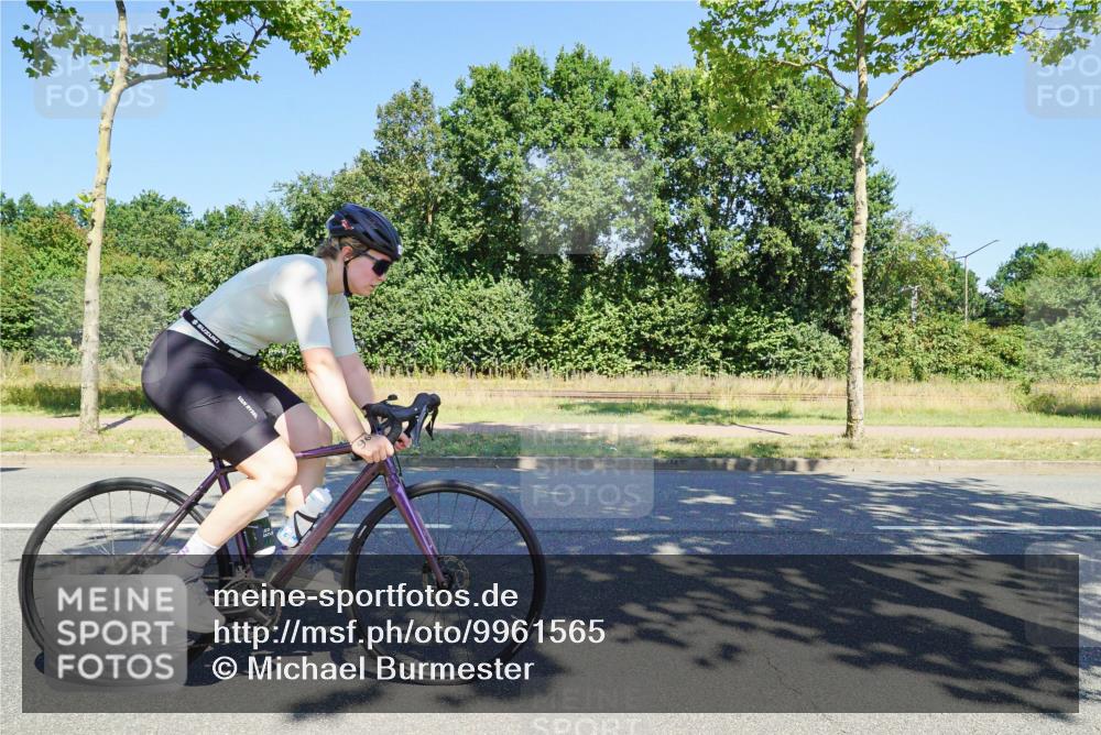 09.08.2026 - GEWOBA Citytriathlon Bremen Michael Burmester http://msf.ph/oto/9961565 09.08.2026 13:19:37 Radfahren 693, 785, 813, 944, 1014, 1107 meine-sportfotos.de