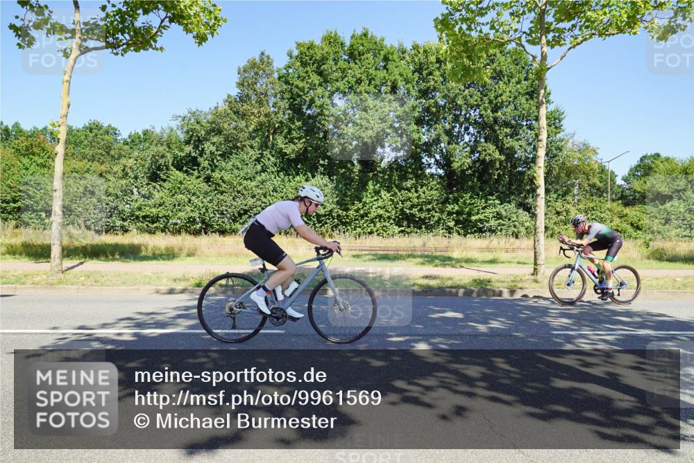 09.08.2026 - GEWOBA Citytriathlon Bremen Michael Burmester http://msf.ph/oto/9961569 09.08.2026 13:19:41 Radfahren 693, 785, 813, 944, 1014, 1107 meine-sportfotos.de